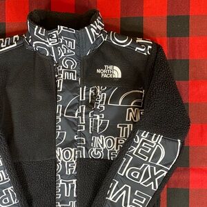 The North Face Boy’s Black and White hooded Sherpa jacket size medium 10